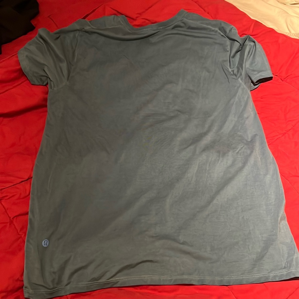 Lululemon men’s tee size M excellent condition worn once